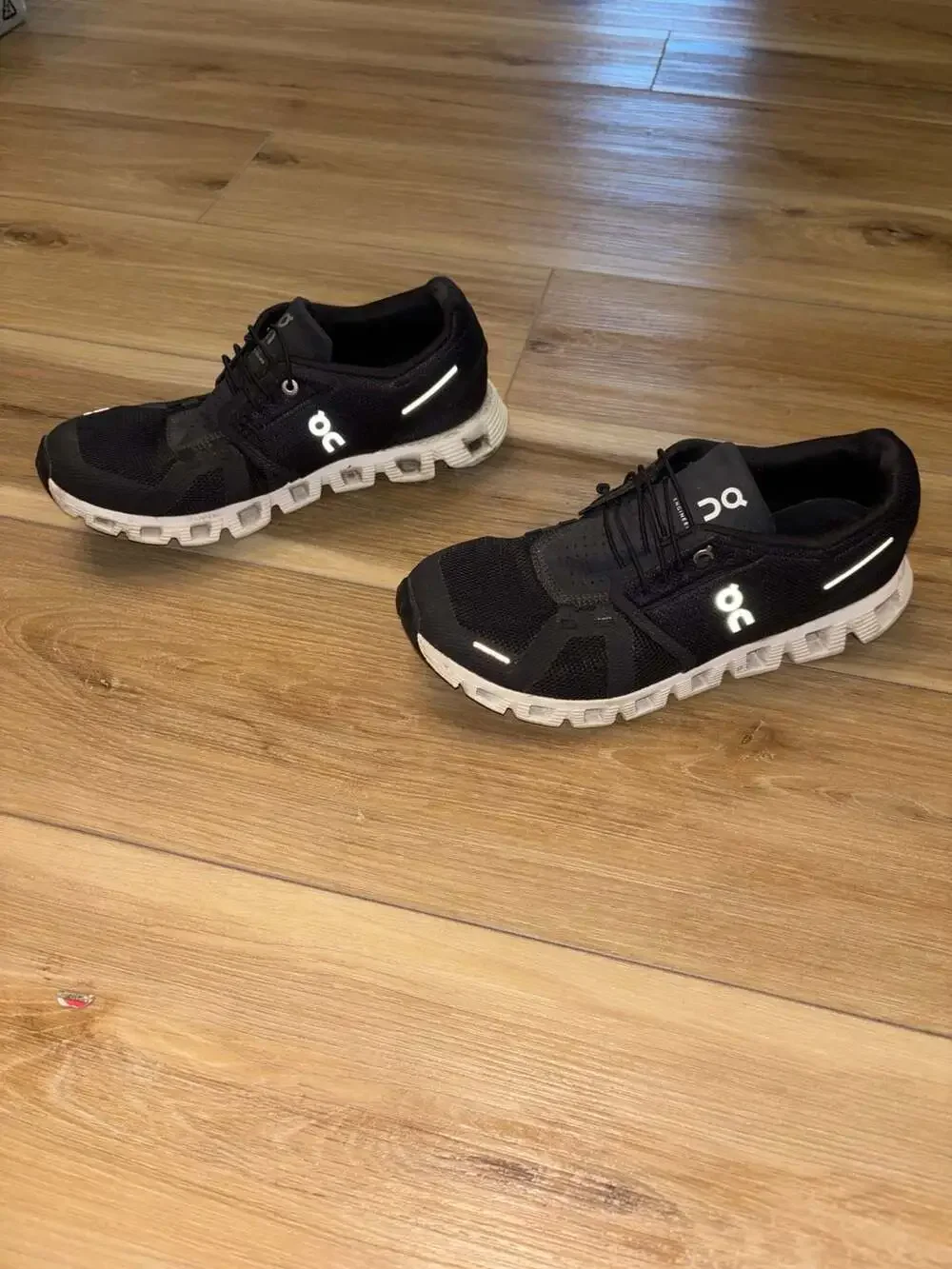 On Running Cloud 5 All-Black Performance Running Shoes - Picture 2 of 7